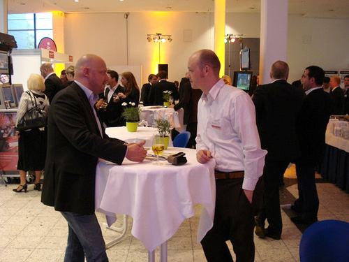 1. German Event Summit Rege diskussionen mit deutschen Kollegen. - Bildrechte eveos