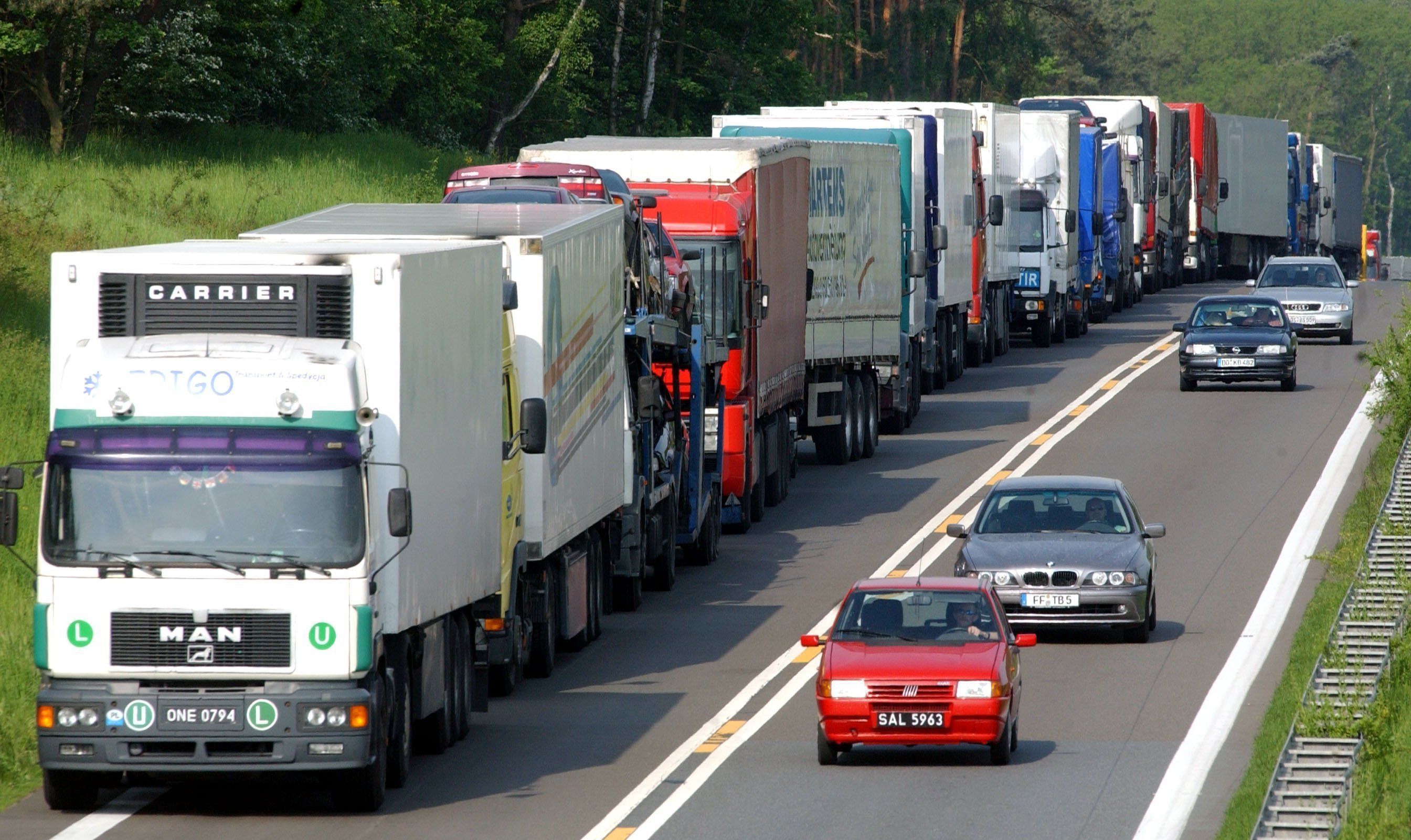 Debatte um flächendeckende LkwMaut in Österreich OTS.at