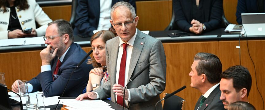 APA-Images / APA / HELMUT FOHRINGER NATIONALRAT MIT BUDGETREDE: MARTERBAUER (SPÖ)