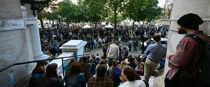 APA-Images / APA / ROLAND SCHLAGER – Kundgebung gegen Einsparungen im Universitätsbereich, am Dienstag, 13. Oktober 2026 auf der Ringstraße in Wien Top-Thema Titelbild